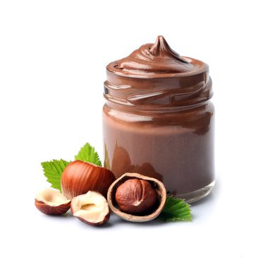 Fındıklar, beyaz arka planda izole edilmiş fındıklar ile sıçrar..