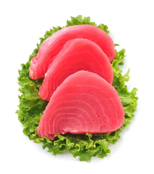 Bife Atum Com Salada Isolada Sobre Fundo Branco — Fotografia de Stock