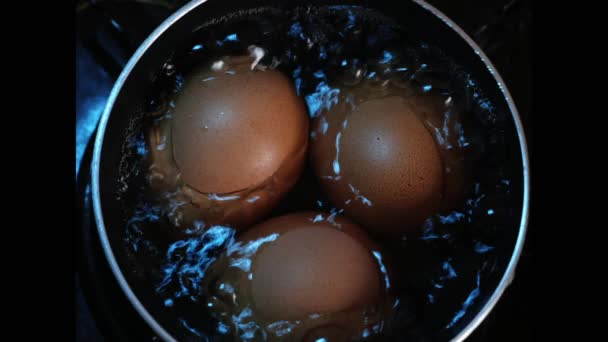 Boling huevos stop motion — Vídeo de stock