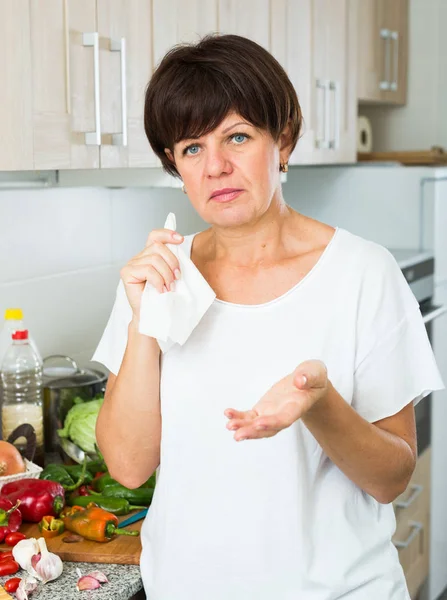 Mujer madura negativa — Foto de Stock