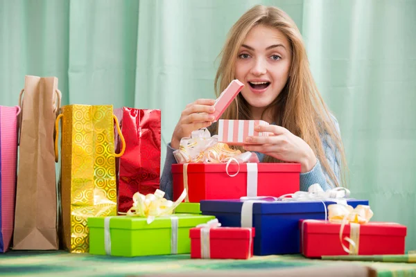 Happy girl opening box with gift and smiling — Stock Photo, Image