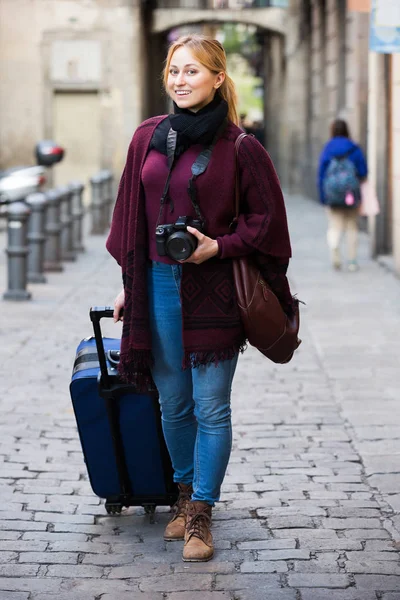 여행을 복용 하는 여자 — 스톡 사진