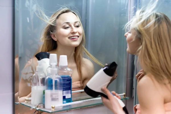 Portrait of  girl drying her hair in bathroom — ストック写真