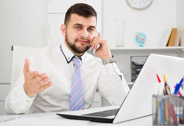 Young Male Worker Working Productively Project Office — Stock Photo, Image