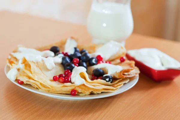 Tasty Sweet Pancakes White Plate Berries — Stock Photo, Image