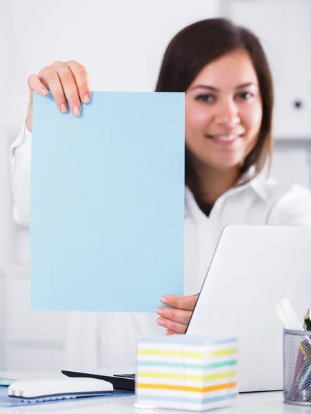 Smiling Woman Worker Working Effectively Project Office — Stock Photo, Image