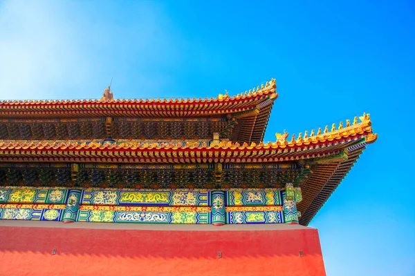 Çin Tapınağı görüş açısı güneşli bir sonbahar günü çatı altından