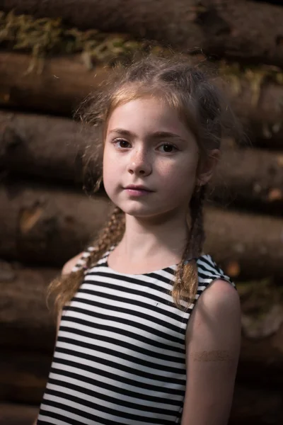 Retrato de una linda niña —  Fotos de Stock