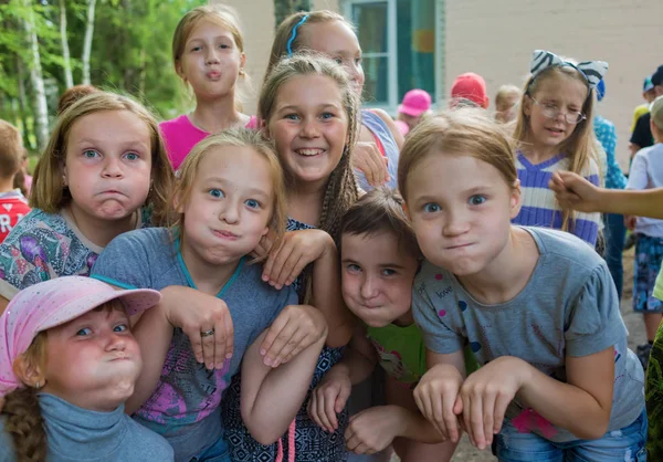 Een Groep Kinderen Toon Hamsters Kinder Camping Berezka Redactie Rusland — Stockfoto