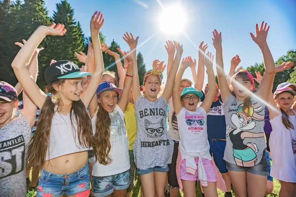 Kinderen Dansen Kinder Camping Berezka Redactie Rusland Yaroslavl Regio 2016 — Stockfoto