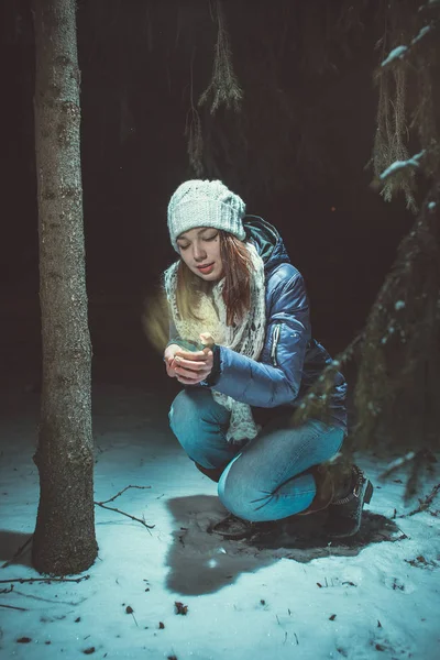 Mädchen Winterpark Gefunden — Stockfoto