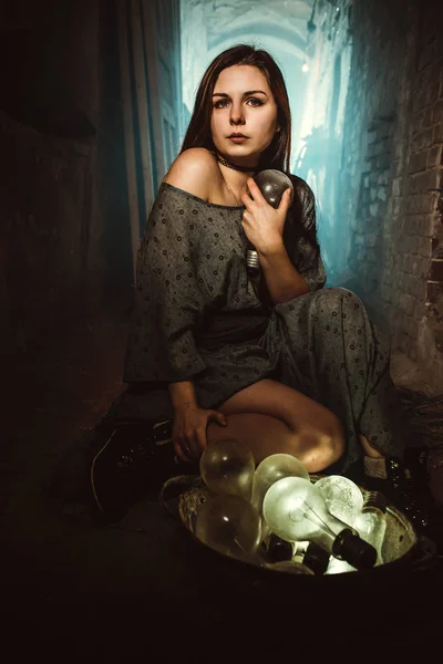 Porträt Eines Mädchens Mit Großen Lampen — Stockfoto