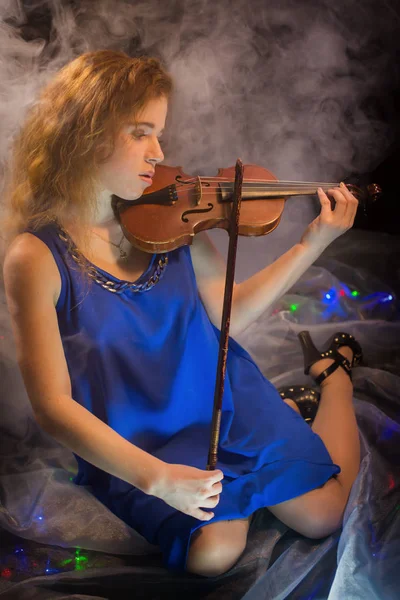 Girl Playing Violin — Stock Photo, Image