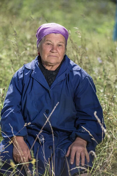 Портрет Пожилой Женщины Полу — стоковое фото