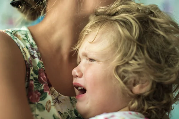 Weint Das Kleine Mädchen — Stockfoto