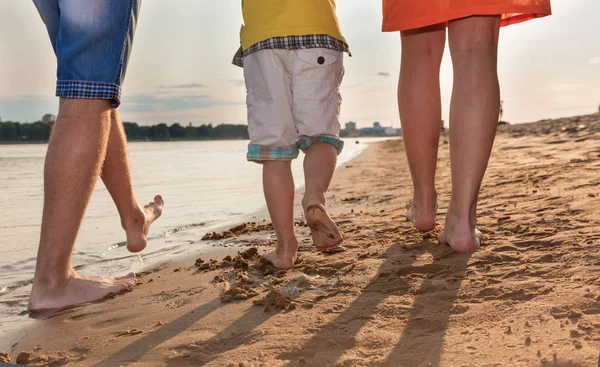 Tre Par Ben Går Strand — Stockfoto