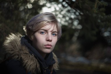 parkta akşam yürüyüş