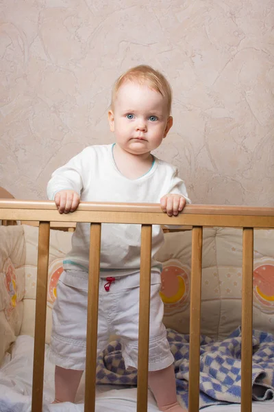 Barnet Barnsängen — Stockfoto