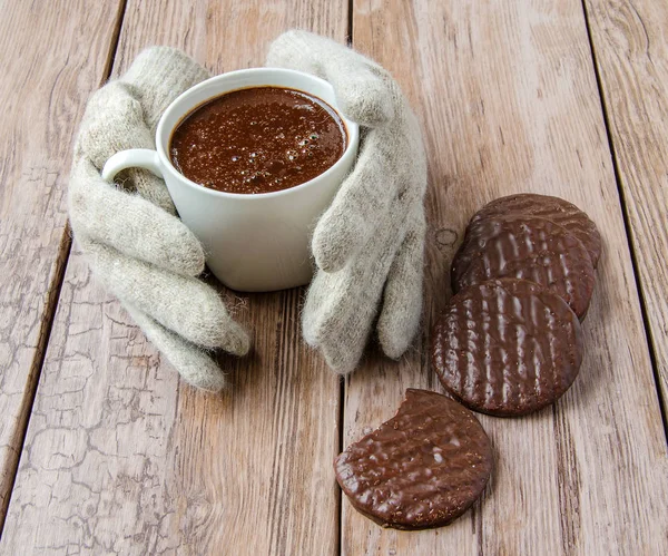 Pletené rukavice a čokoláda — Stock fotografie