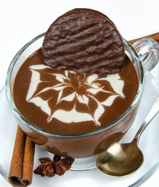 Kex med varm choklad — Stockfoto