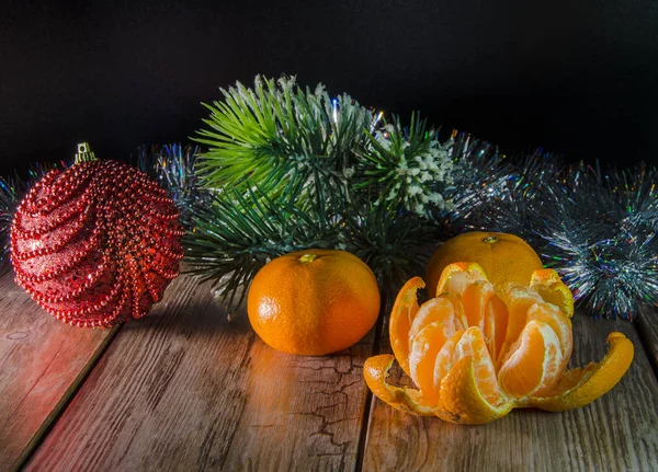 Mandarine und Weihnachtsdekoration — Stockfoto