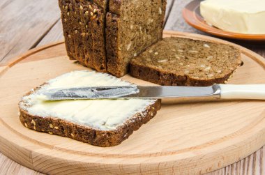 Tereyağlı çavdar ekmeği