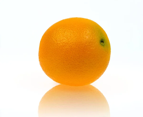 Naranja sobre blanco —  Fotos de Stock