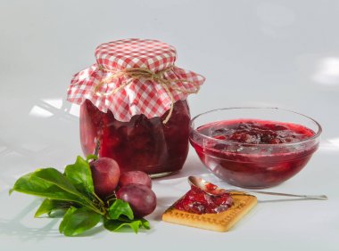 ev yapımı Erik reçeli