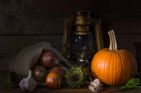 Lampe au kérosène et citrouille — Photo