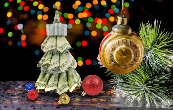 Árbol de Navidad por dólar en la oscuridad —  Fotos de Stock
