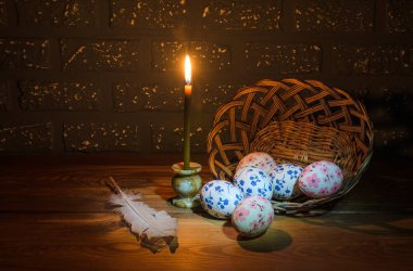 Paskalya yumurtaları ve mum