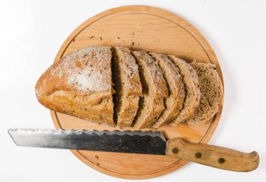 gemide tahıl ekmeği