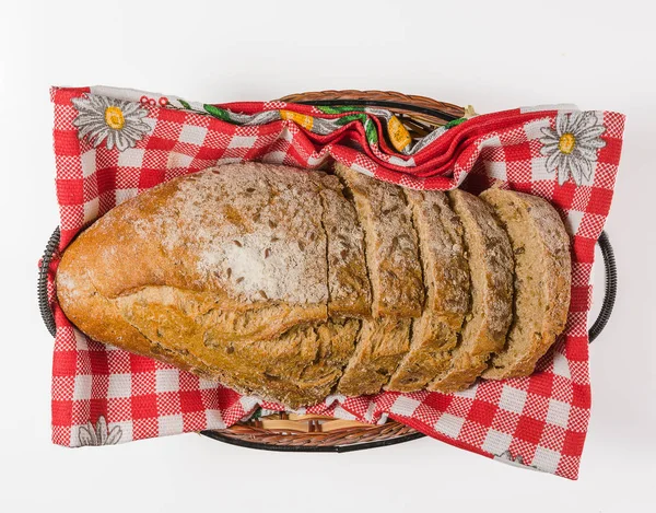 Pão de grão em cesto — Fotografia de Stock