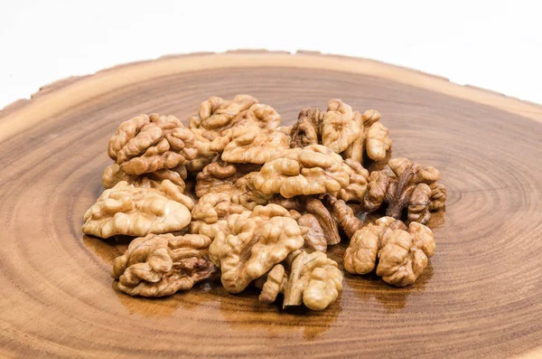 Walnut kernels on wooden slab — Stock Photo, Image