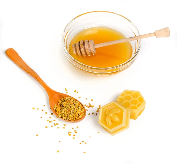蜂蜜，带有木制勺子和花粉 — 图库照片
