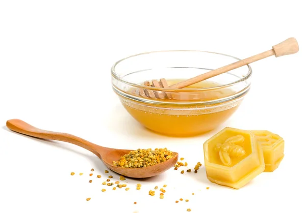 Honey with wooden scoop and pollen — Stock Photo, Image