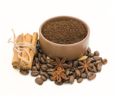 Kahve çekirdeği ve çekilmiş kahve 