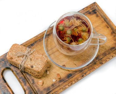 Tohum ve çayla ev yapımı krakerler.