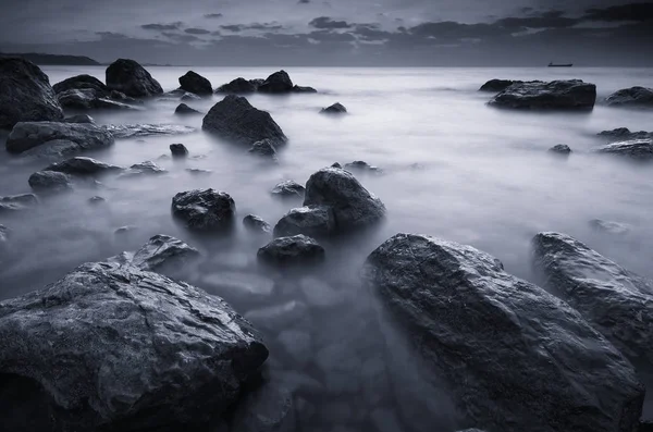 Beau paysage marin monochrome . — Photo