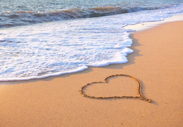 Hjärtat på stranden. — Stockfoto