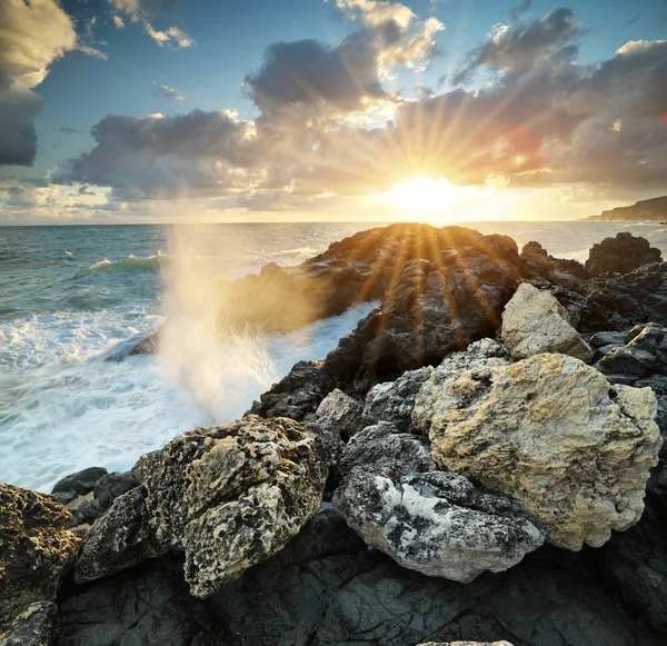 Wave stänk på havet — Stockfoto