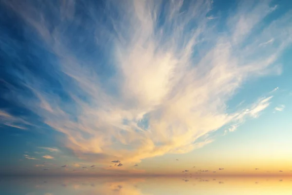 Sky panorama na západ slunce. — Stock fotografie