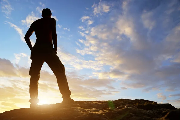 Silhouette of man in mountain. — Stock Photo, Image