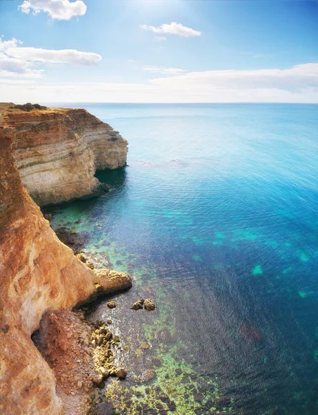 Roca y mar . — Foto de Stock