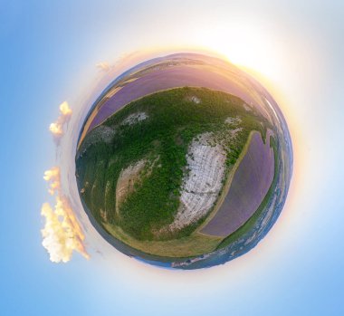 Lavanta panoramik 360 derece çayır. Doğanın kompozisyon.