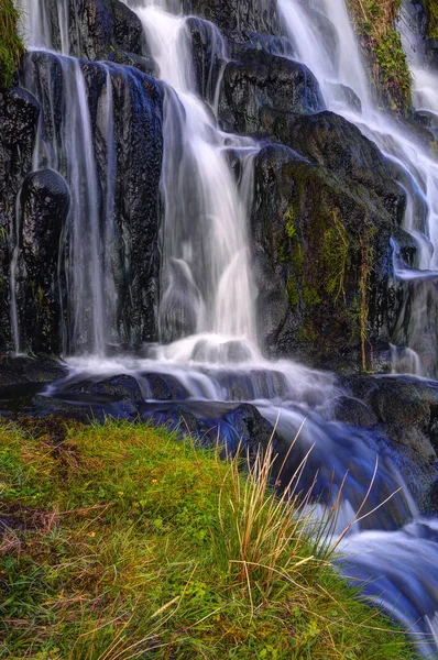 Wasserfall in der Nähe des alten Mannes von Storr — Stockfoto