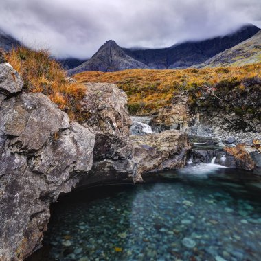 Peri havuzları, Ekim sabah