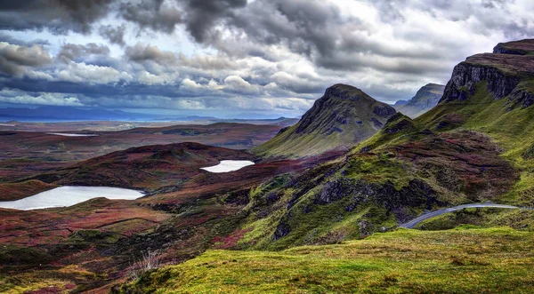 El Quiraing: lluvia y viento hasta la noche de octubre — Foto de Stock