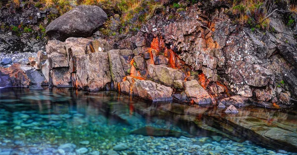 Zrezivělé horniny v Fairy Pools — Stock fotografie