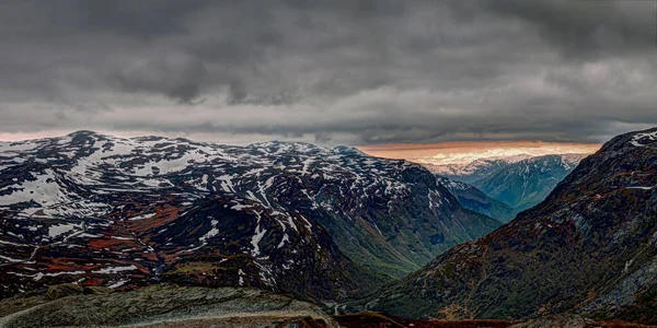 Jotunheimen Ulusal Parkı Kasvetli Bir Gün Norveç Turist Yolu Kar — Stok fotoğraf